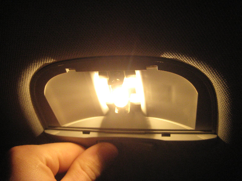 Subaru-Outback-Dome-Light-Bulb-Replacement-Guide-007