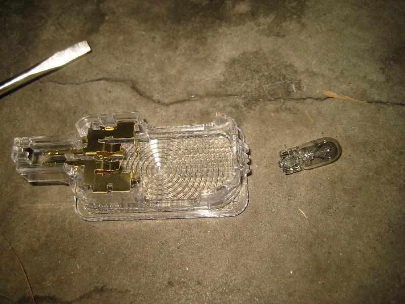 Subaru-Outback-Door-Panel-Courtesy-Step-Light-Bulb-Replacement-Guide-006