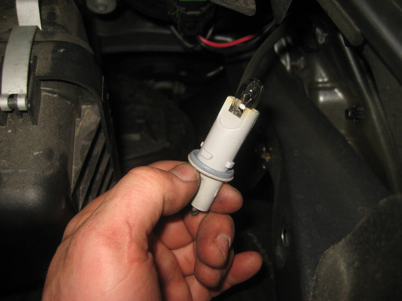 Subaru-Outback-Headlight-Bulbs-Replacement-Guide-031