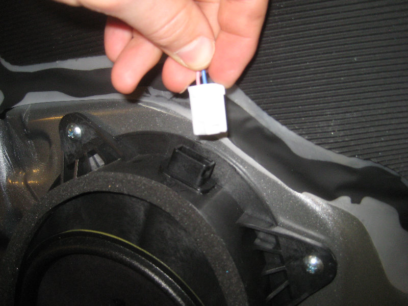 Subaru-Outback-Interior-Door-Panel-Removal-Speaker-Upgrade-Guide-030
