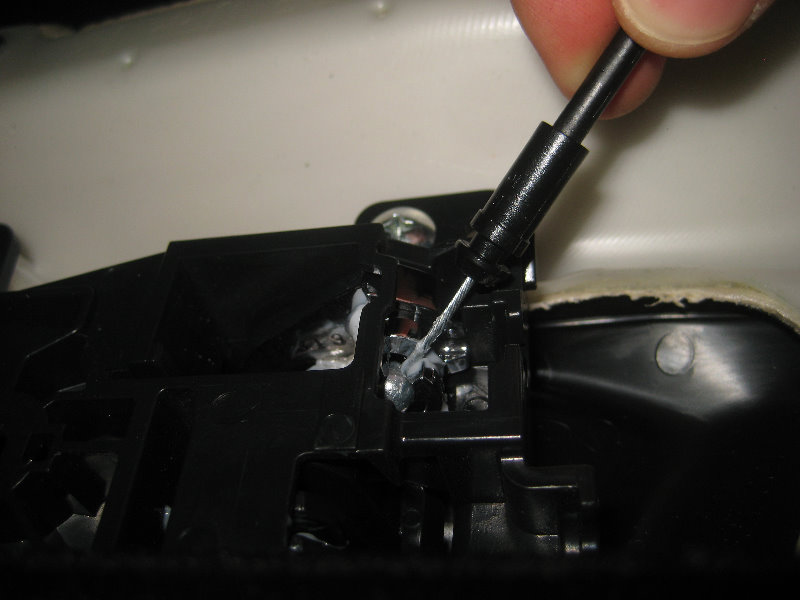 Subaru-Outback-Interior-Door-Panel-Removal-Speaker-Upgrade-Guide-037