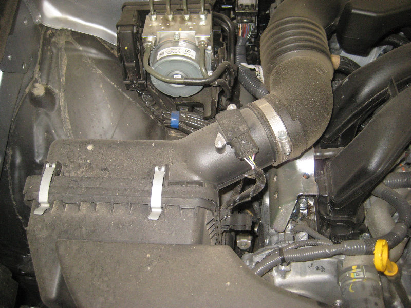 Subaru-Outback-MAF-Sensor-Cleaning-Replacement-Guide-001