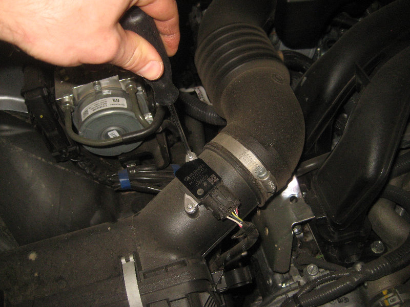 Subaru-Outback-MAF-Sensor-Cleaning-Replacement-Guide-004