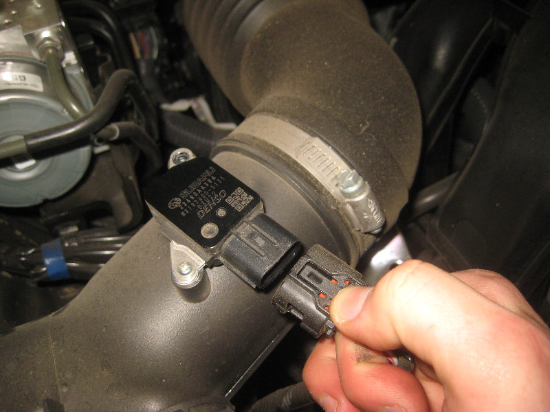 Subaru-Outback-MAF-Sensor-Cleaning-Replacement-Guide-005