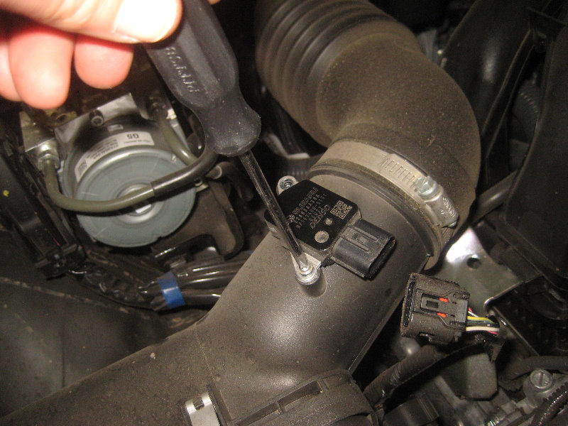 Subaru-Outback-MAF-Sensor-Cleaning-Replacement-Guide-006