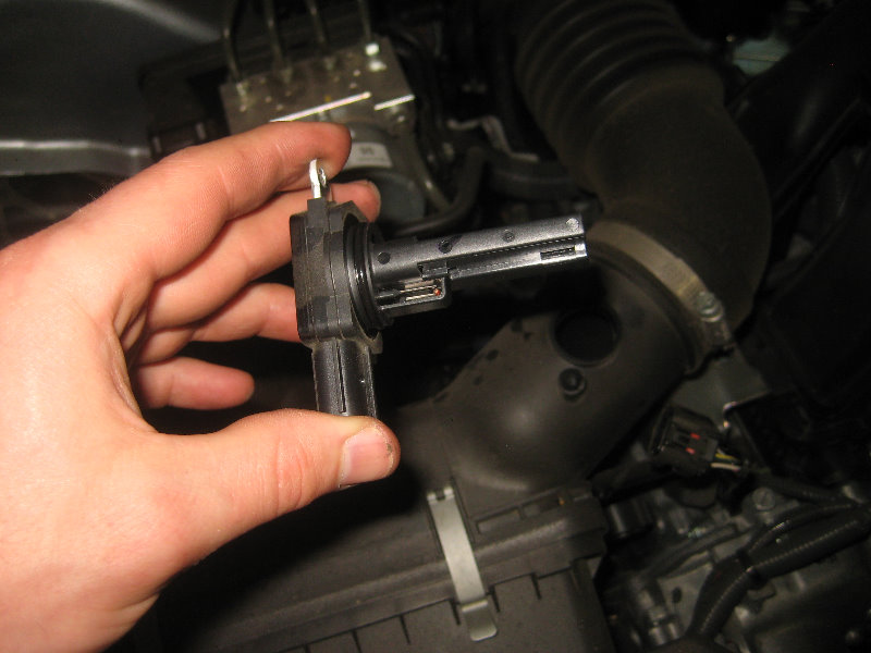 Subaru-Outback-MAF-Sensor-Cleaning-Replacement-Guide-008