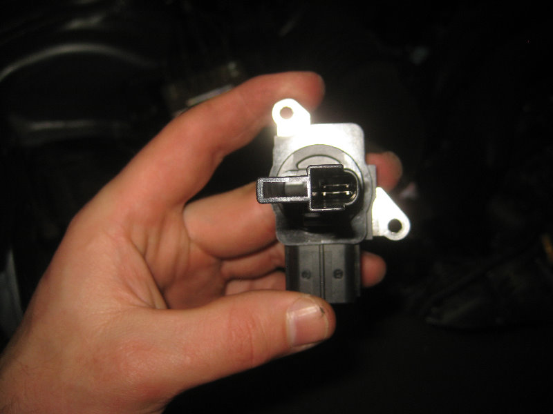 Subaru-Outback-MAF-Sensor-Cleaning-Replacement-Guide-009