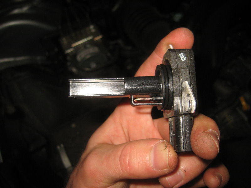 Subaru-Outback-MAF-Sensor-Cleaning-Replacement-Guide-010