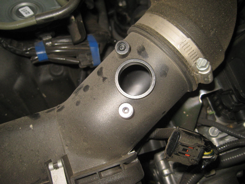 Subaru-Outback-MAF-Sensor-Cleaning-Replacement-Guide-011