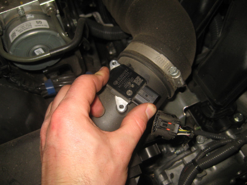 Subaru-Outback-MAF-Sensor-Cleaning-Replacement-Guide-012
