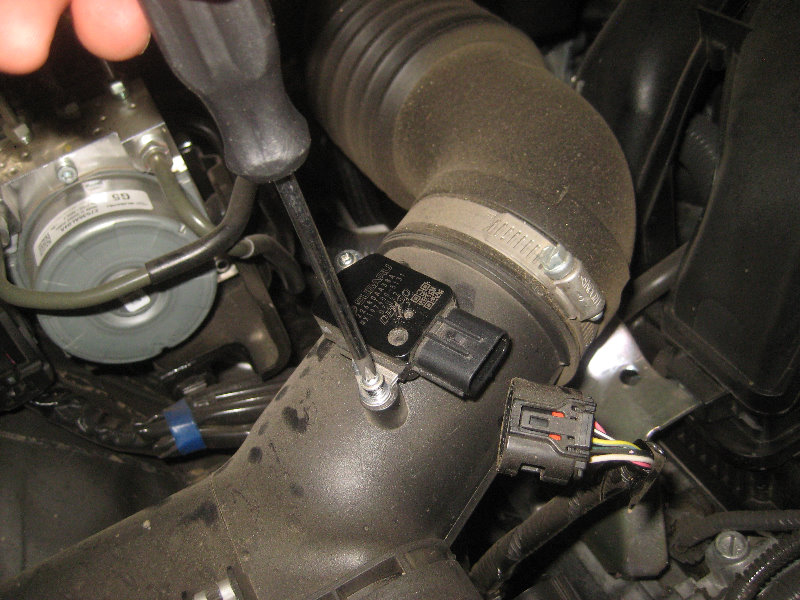 Subaru-Outback-MAF-Sensor-Cleaning-Replacement-Guide-013