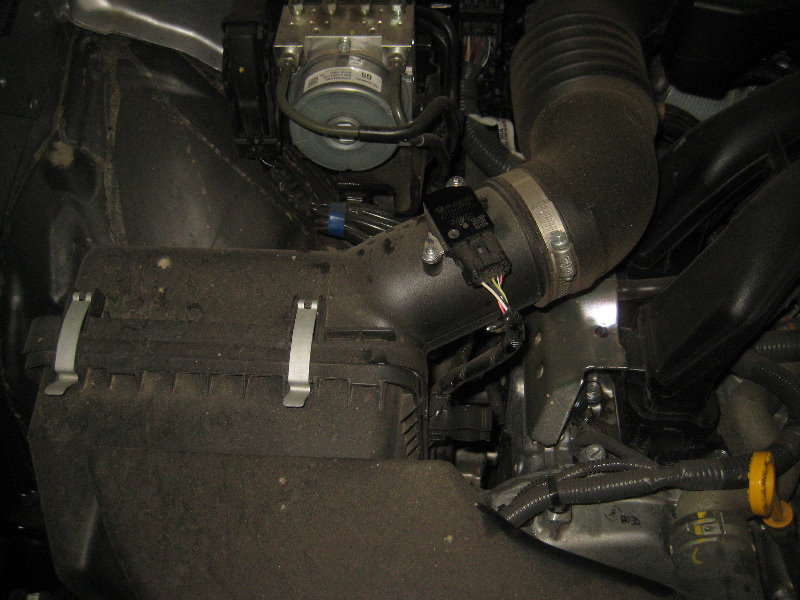 Subaru-Outback-MAF-Sensor-Cleaning-Replacement-Guide-015