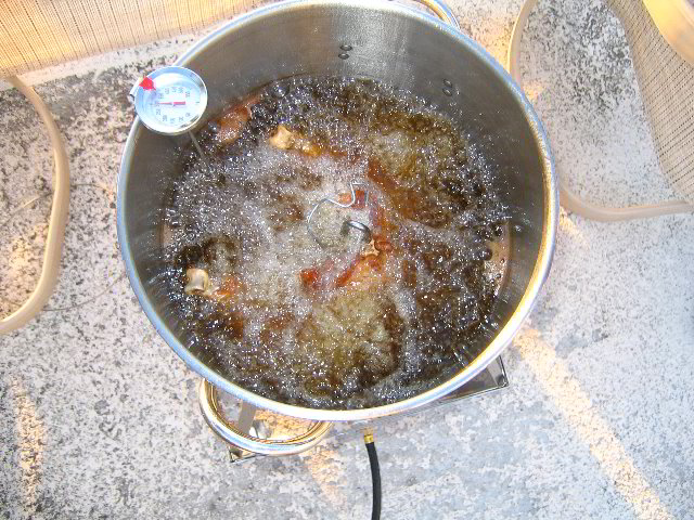 Deep-Frying-A-Turkey-11