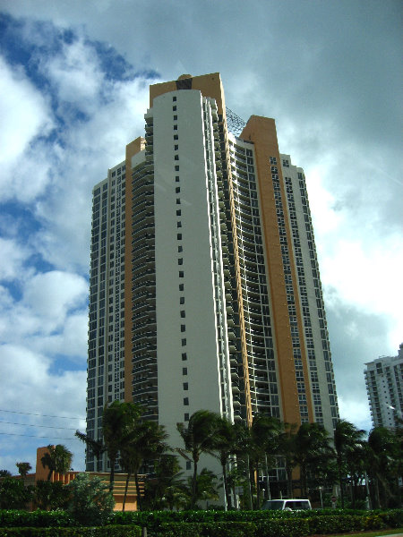 Pinnacle-Condos-Sunny-Isles-Beach-FL-001