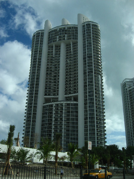 Pinnacle-Condos-Sunny-Isles-Beach-FL-005