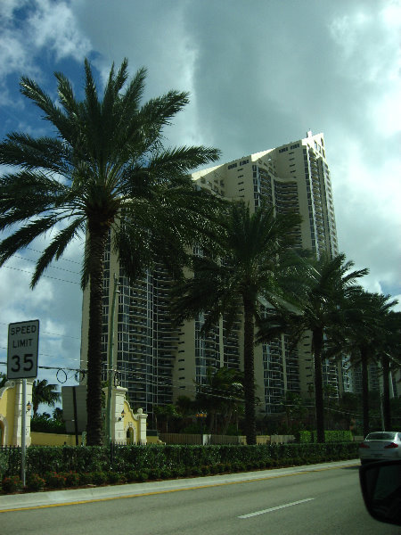 Pinnacle-Condos-Sunny-Isles-Beach-FL-011