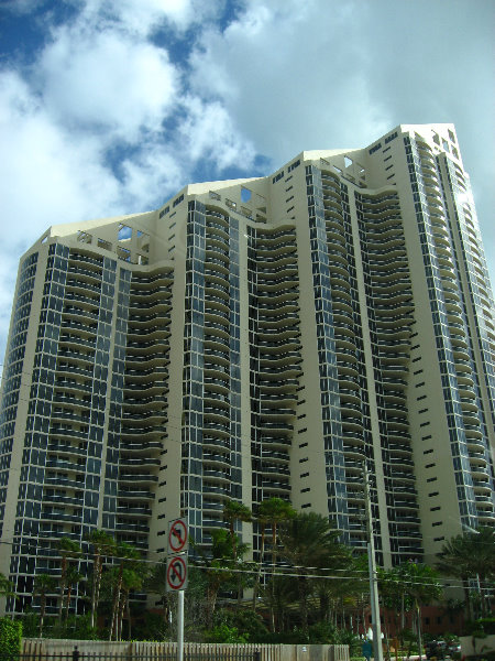 Pinnacle-Condos-Sunny-Isles-Beach-FL-012