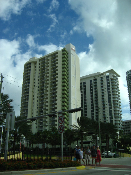 Pinnacle-Condos-Sunny-Isles-Beach-FL-014