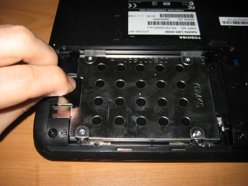 Toshiba-L455-Laptop-Hard-Drive-RAM-Upgrade-Guide-021