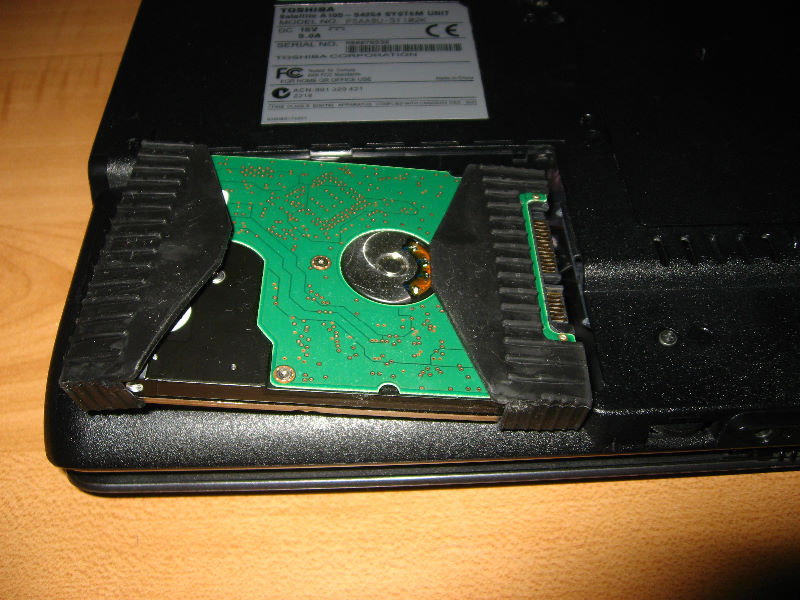 Toshiba-A105-Laptop-HDD-RAM-Upgrade-010