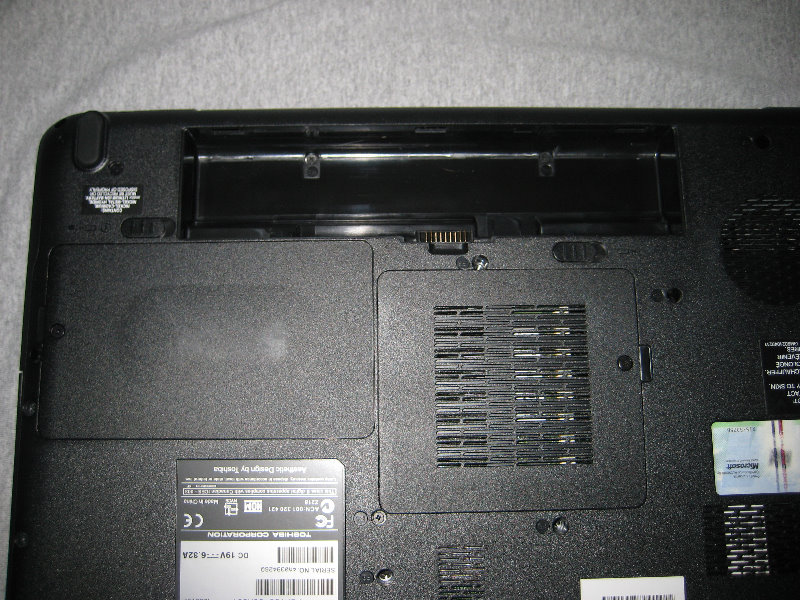 Toshiba-Satellite-A505-Hard-Drive-RAM-Upgrade-Guide-005