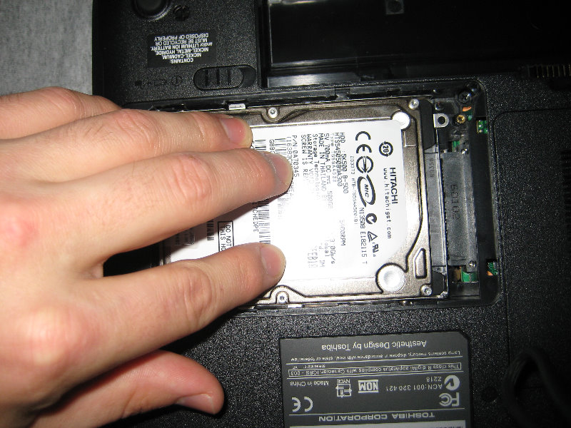 Toshiba-Satellite-A505-Hard-Drive-RAM-Upgrade-Guide-010