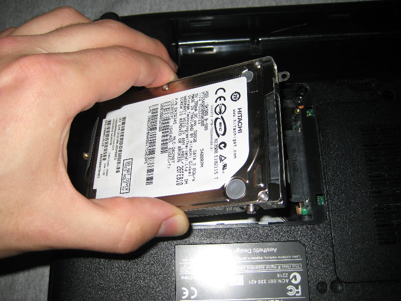 Toshiba-Satellite-A505-Hard-Drive-RAM-Upgrade-Guide-011