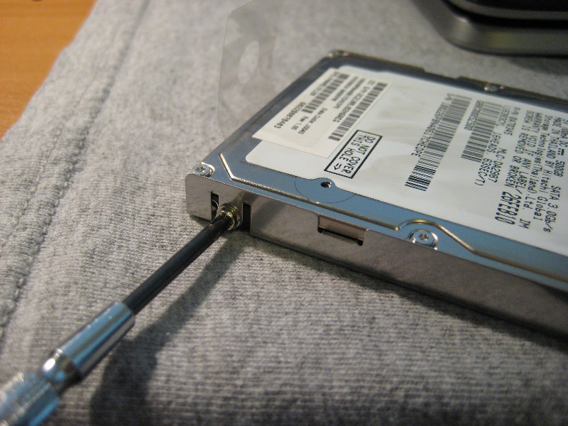 Toshiba-Satellite-A505-Hard-Drive-RAM-Upgrade-Guide-017