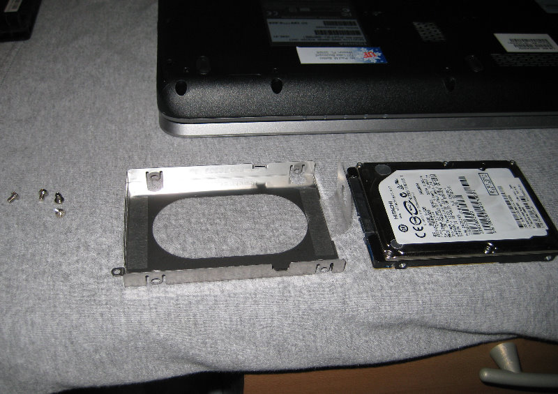 Toshiba-Satellite-A505-Hard-Drive-RAM-Upgrade-Guide-018