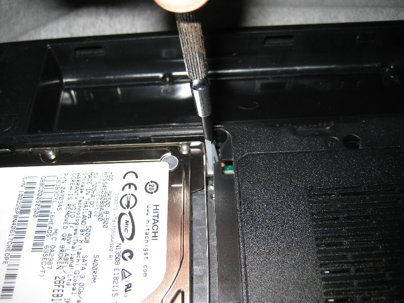 Toshiba-Satellite-A505-Hard-Drive-RAM-Upgrade-Guide-024