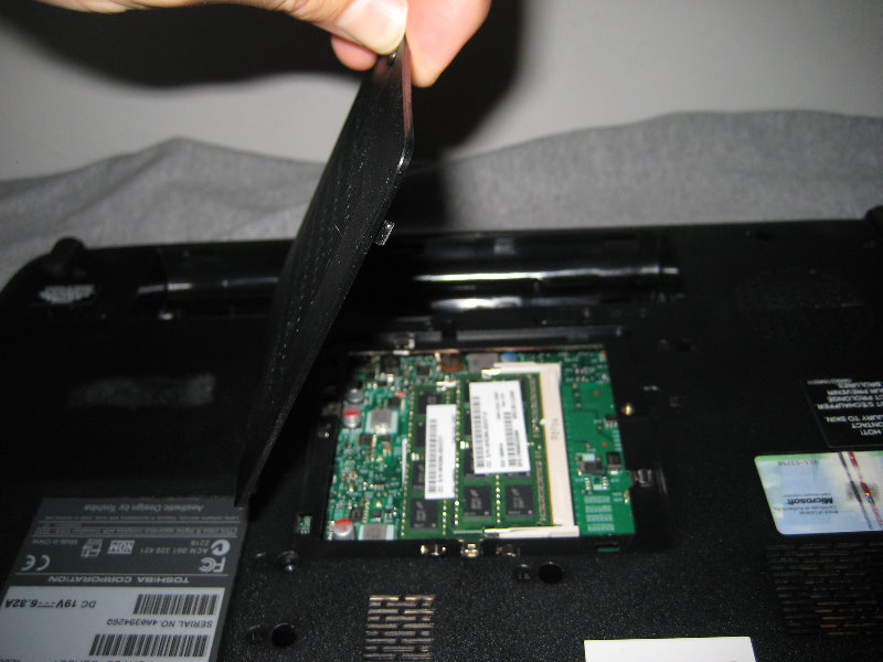 Toshiba-Satellite-A505-Hard-Drive-RAM-Upgrade-Guide-030