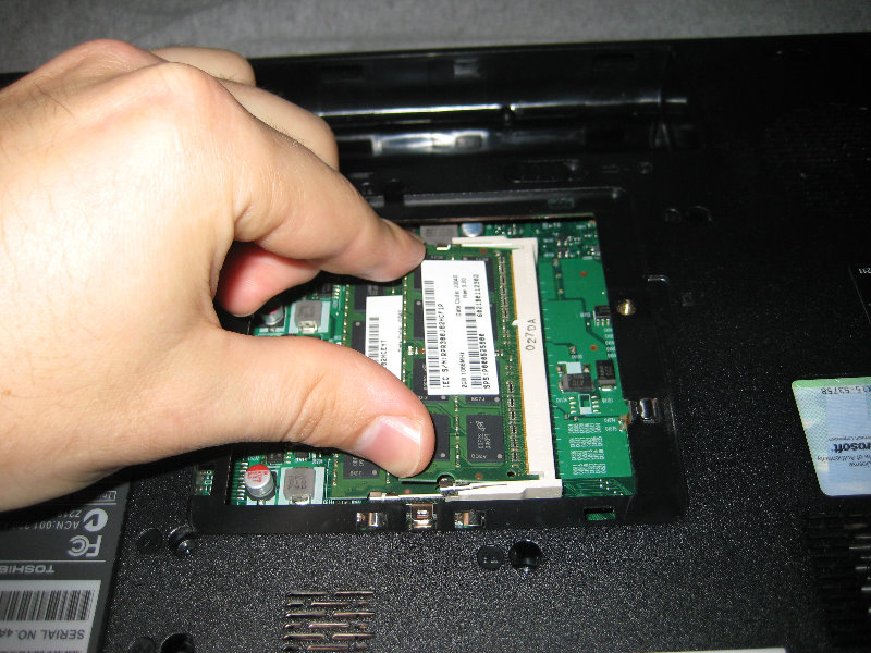 Toshiba-Satellite-A505-Hard-Drive-RAM-Upgrade-Guide-042