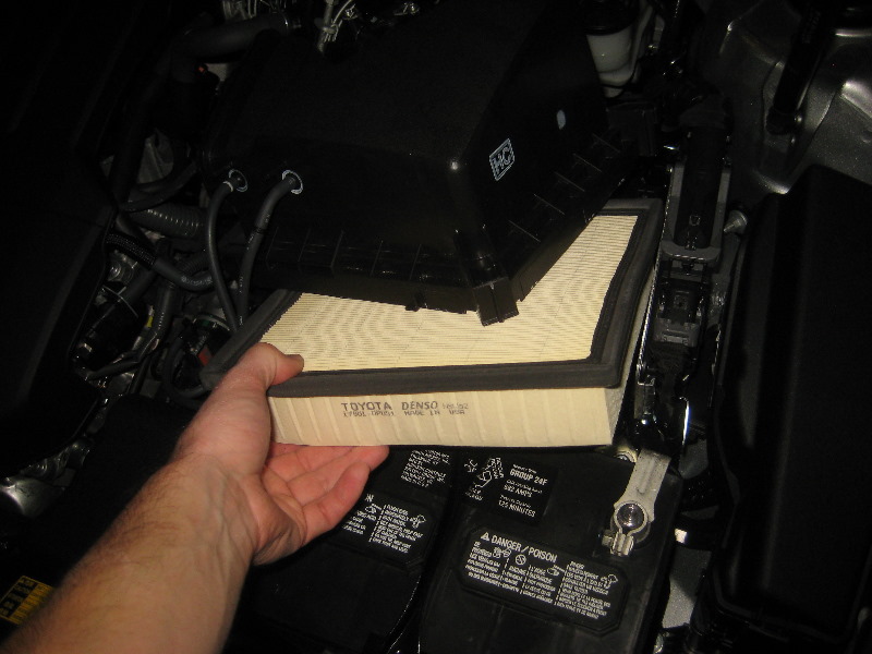 Toyota-Avalon-Engine-Air-Filter-Replacement-Guide-007