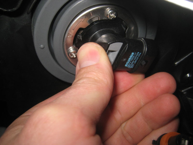 ToyotaAvalonHeadlightBulbsReplacementGuide005