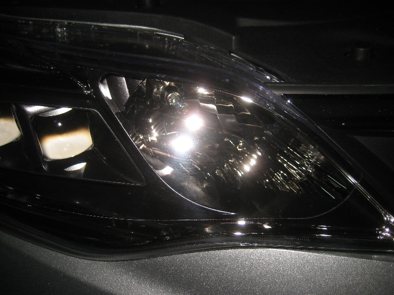 Toyota-Avalon-Headlight-Bulbs-Replacement-Guide-011