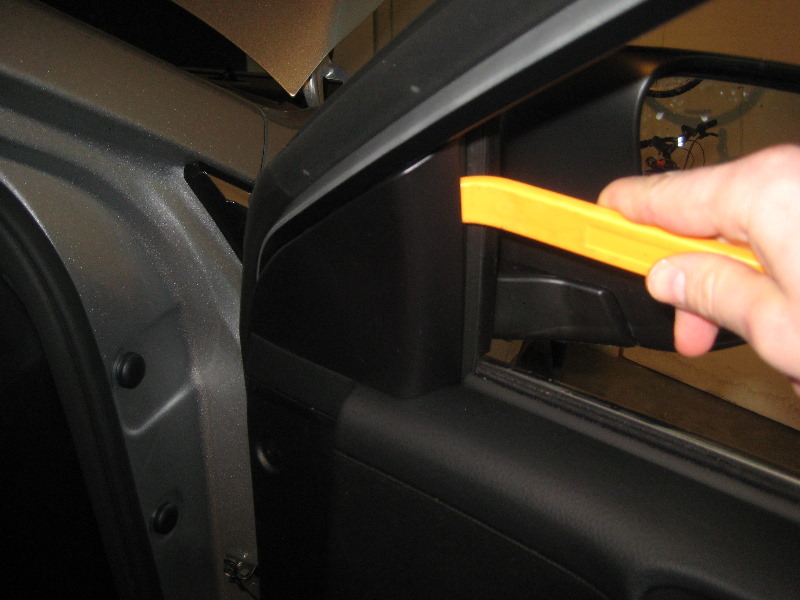 Toyota-Avalon-Interior-Door-Panel-Removal-Guide-002