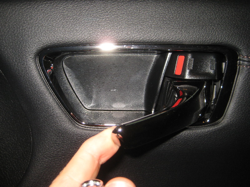 Toyota-Avalon-Interior-Door-Panel-Removal-Guide-004