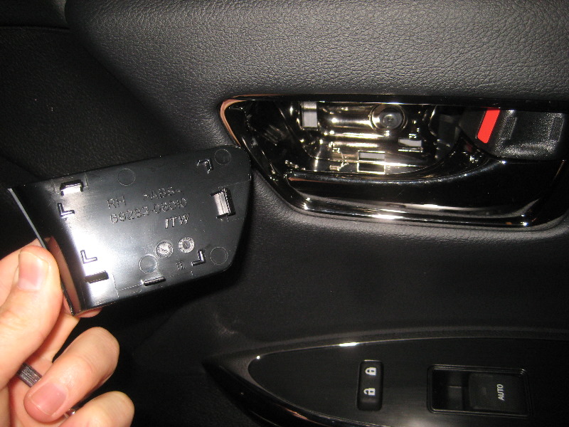 Toyota-Avalon-Interior-Door-Panel-Removal-Guide-006