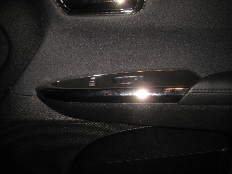 Toyota-Avalon-Interior-Door-Panel-Removal-Guide-007