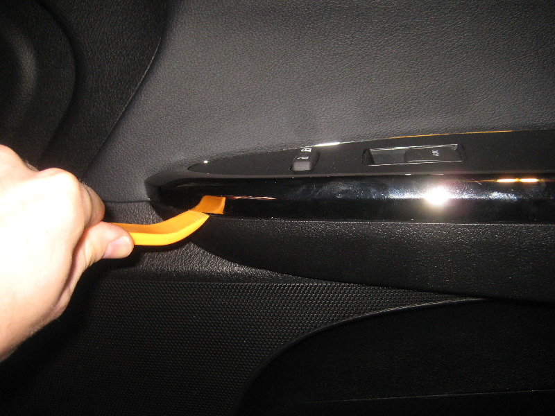 Toyota-Avalon-Interior-Door-Panel-Removal-Guide-008