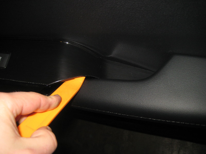 Toyota-Avalon-Interior-Door-Panel-Removal-Guide-010