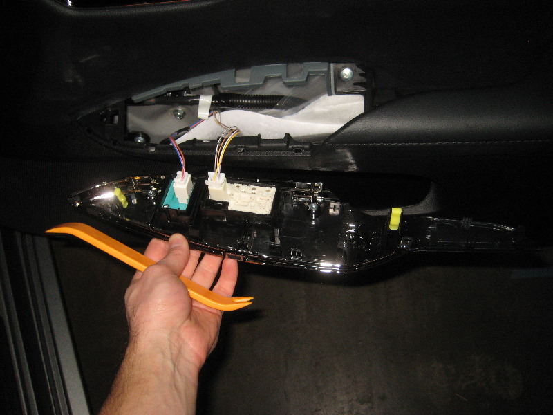 Toyota-Avalon-Interior-Door-Panel-Removal-Guide-011