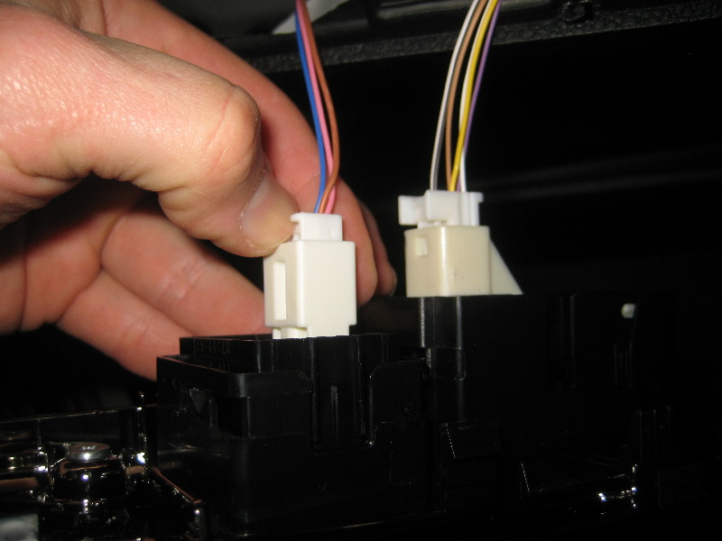 Toyota-Avalon-Interior-Door-Panel-Removal-Guide-012