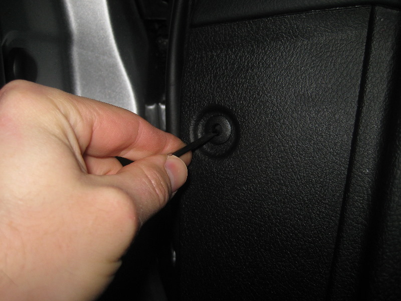 Toyota-Avalon-Interior-Door-Panel-Removal-Guide-015