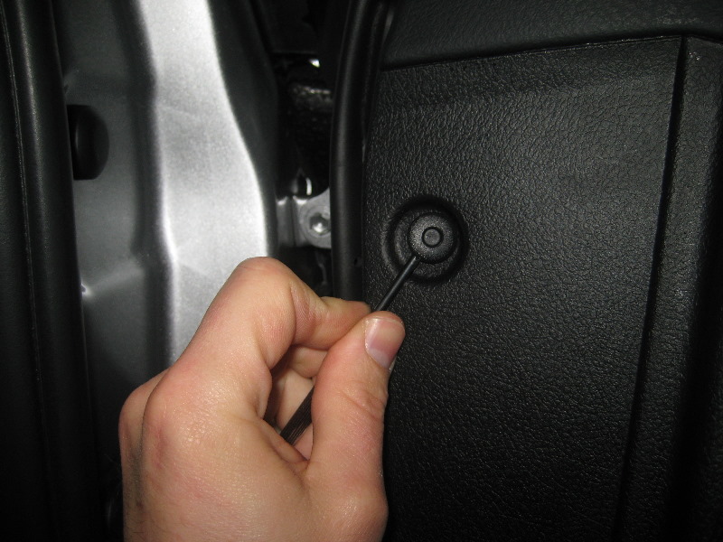 Toyota-Avalon-Interior-Door-Panel-Removal-Guide-016