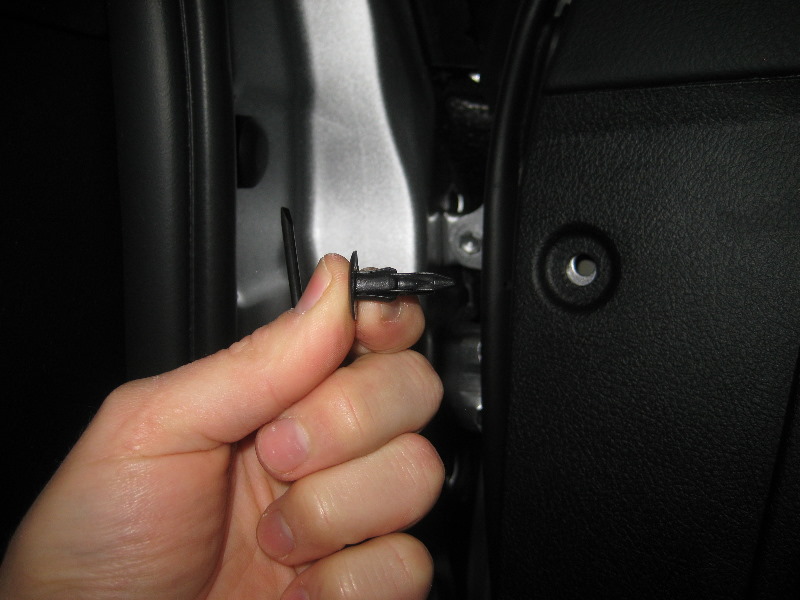 Toyota-Avalon-Interior-Door-Panel-Removal-Guide-017