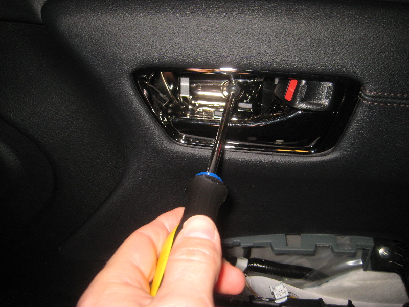 Toyota-Avalon-Interior-Door-Panel-Removal-Guide-018