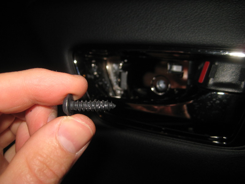 Toyota-Avalon-Interior-Door-Panel-Removal-Guide-019