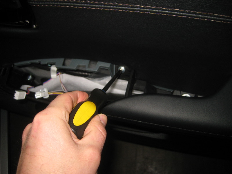 Toyota-Avalon-Interior-Door-Panel-Removal-Guide-020