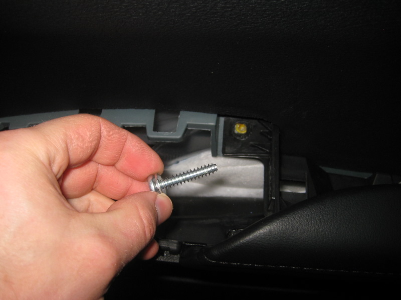 Toyota-Avalon-Interior-Door-Panel-Removal-Guide-021